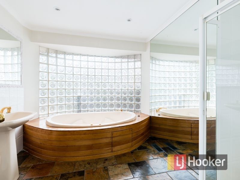 24 RedLeaf Way, Wheelers Hill VIC 3150