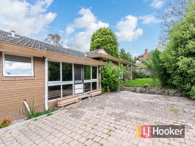 24 RedLeaf Way, Wheelers Hill VIC 3150