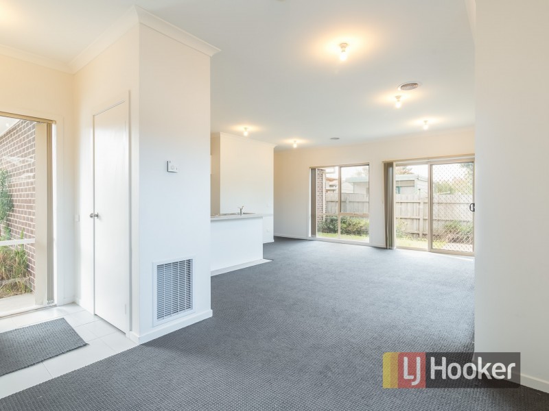 2/2 Deakin Crescent, Dandenong North VIC 3175