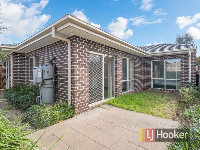 2/2 Deakin Crescent, Dandenong North VIC 3175