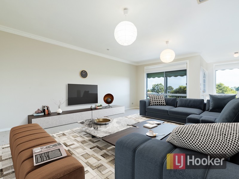 135 Gleneagles Drive, Endeavour Hills VIC 3802