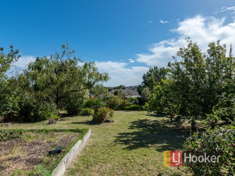 135 Gleneagles Drive, Endeavour Hills VIC 3802