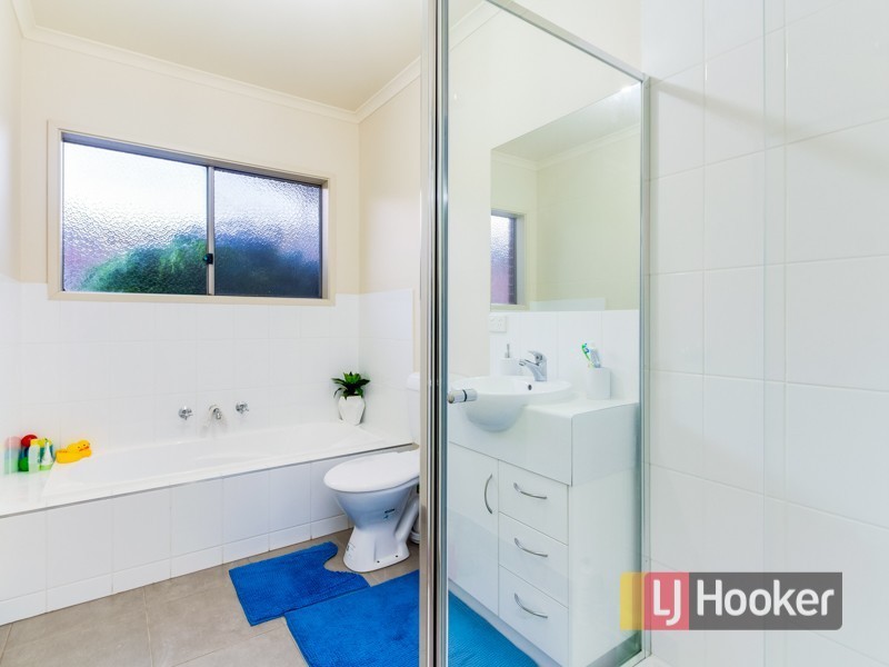 2/11 Cherry Grove, Doveton VIC 3177