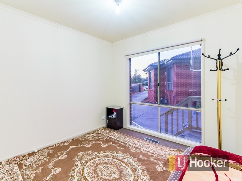 2/11 Cherry Grove, Doveton VIC 3177