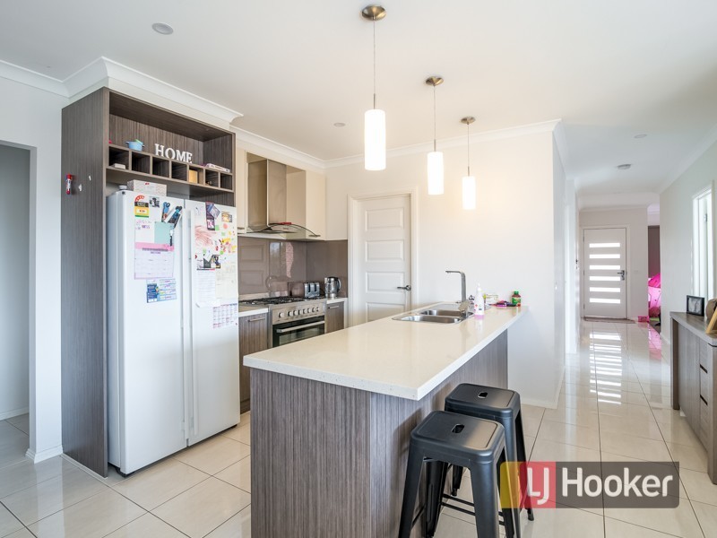 10 Featherbrook Circuit, Cranbourne North VIC 3977