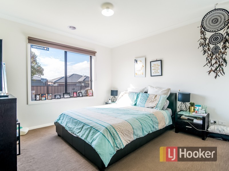 10 Featherbrook Circuit, Cranbourne North VIC 3977