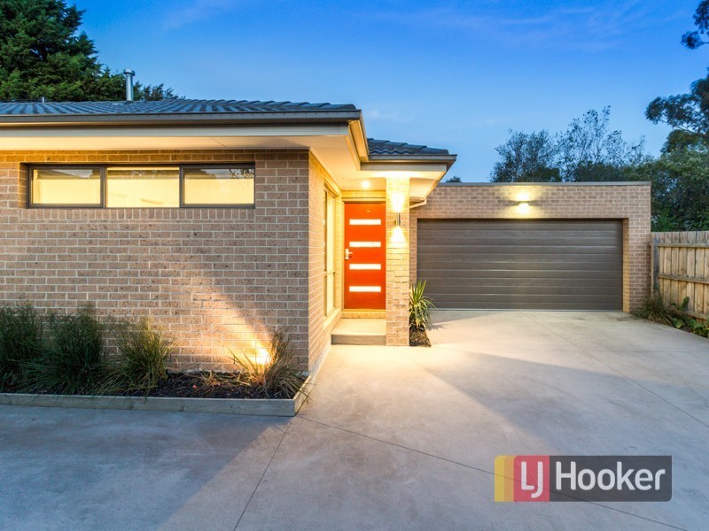 2/6 Selkirk Court, Berwick VIC 3806