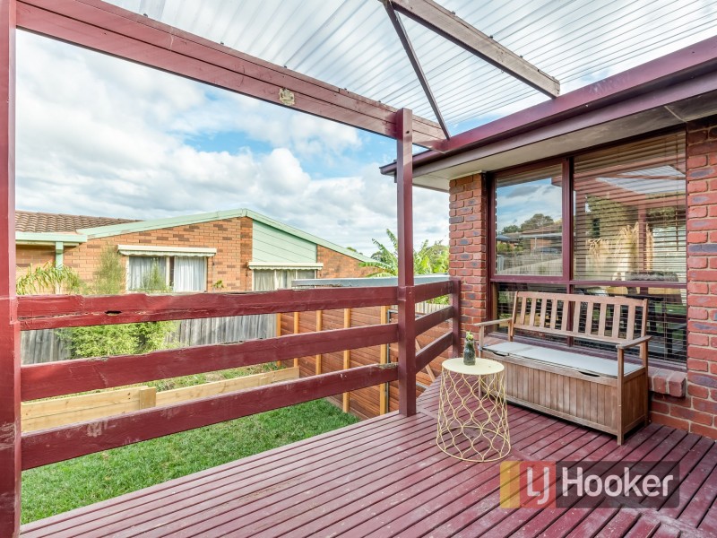 18 Sydney Parkinson Avenue, Endeavour Hills VIC 3802
