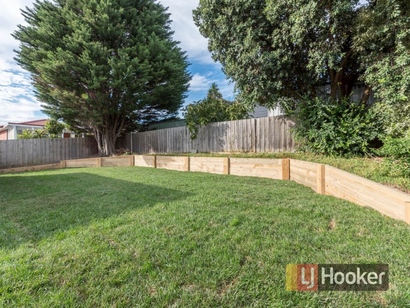 18 Sydney Parkinson Avenue, Endeavour Hills VIC 3802