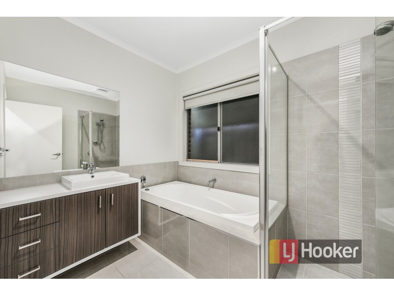 4 Cadillac Street, Cranbourne East VIC 3977