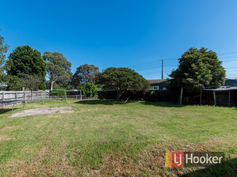 8 Oak Avenue, Doveton VIC 3177