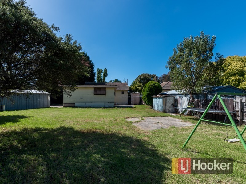 8 Oak Avenue, Doveton VIC 3177