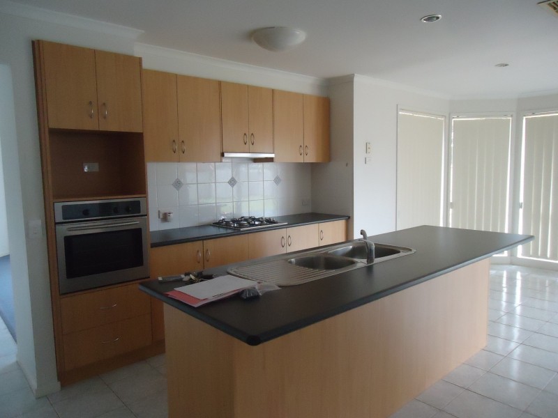 20 Charles Condor Place, Berwick VIC 3806