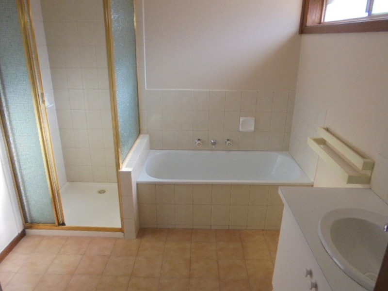 2/41 David Collins Drive, Endeavour Hills VIC 3802