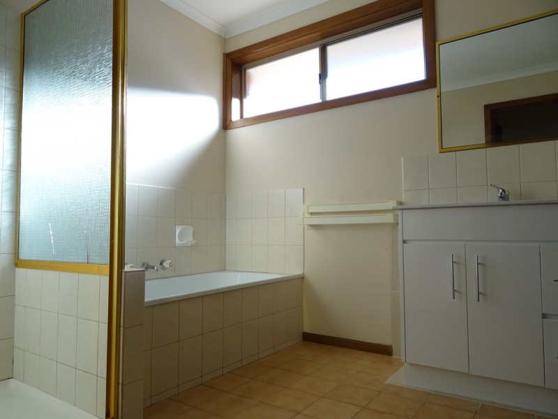 2/41 David Collins Drive, Endeavour Hills VIC 3802