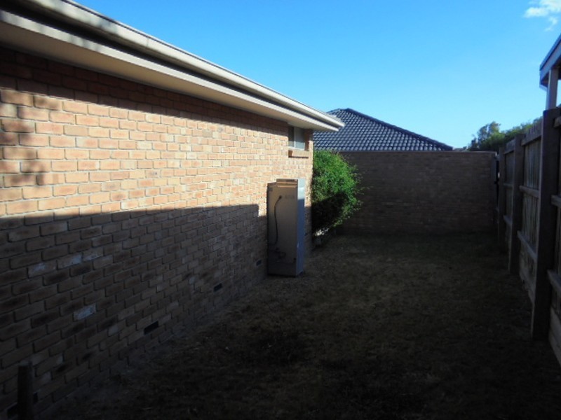 2/41 David Collins Drive, Endeavour Hills VIC 3802