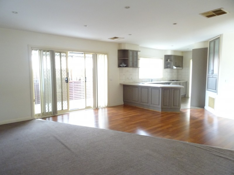 Unit 2/18 Rhoden Grove, Eumemmerring VIC 3177