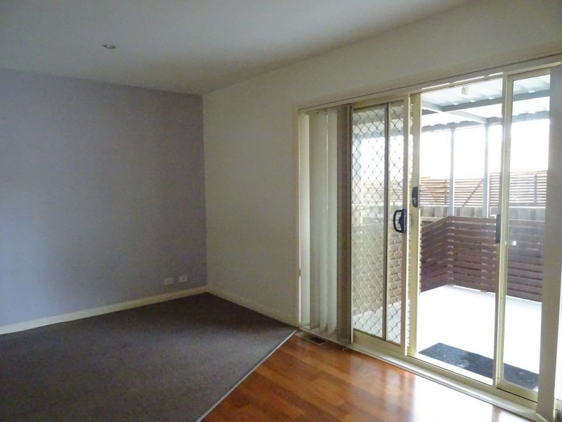 Unit 2/18 Rhoden Grove, Eumemmerring VIC 3177