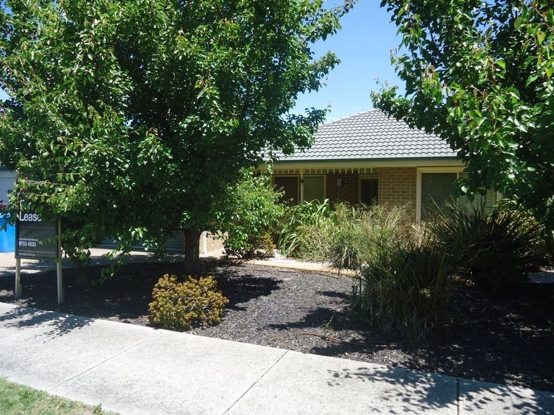 13 Atkinson Drive, Berwick VIC 3806