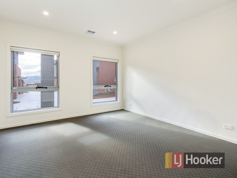 4/5 McCardle Court, Endeavour Hills VIC 3802