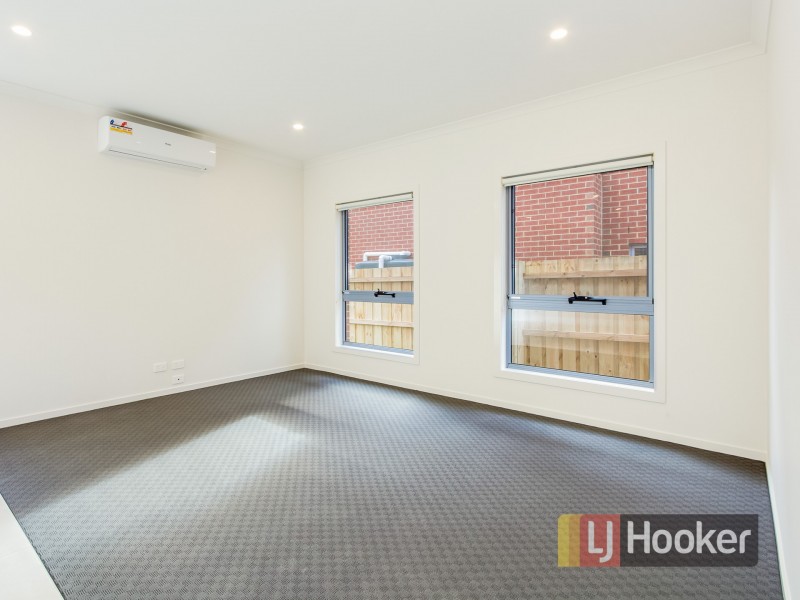 4/5 McCardle Court, Endeavour Hills VIC 3802