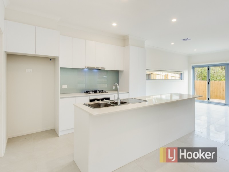 4/5 McCardle Court, Endeavour Hills VIC 3802