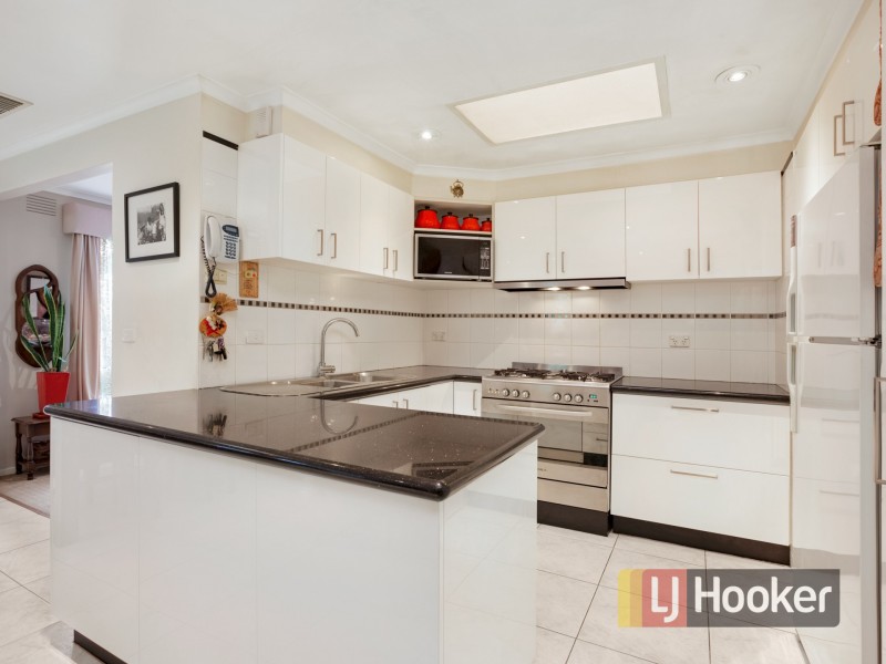 6 Crossdale Rise, Endeavour Hills VIC 3802