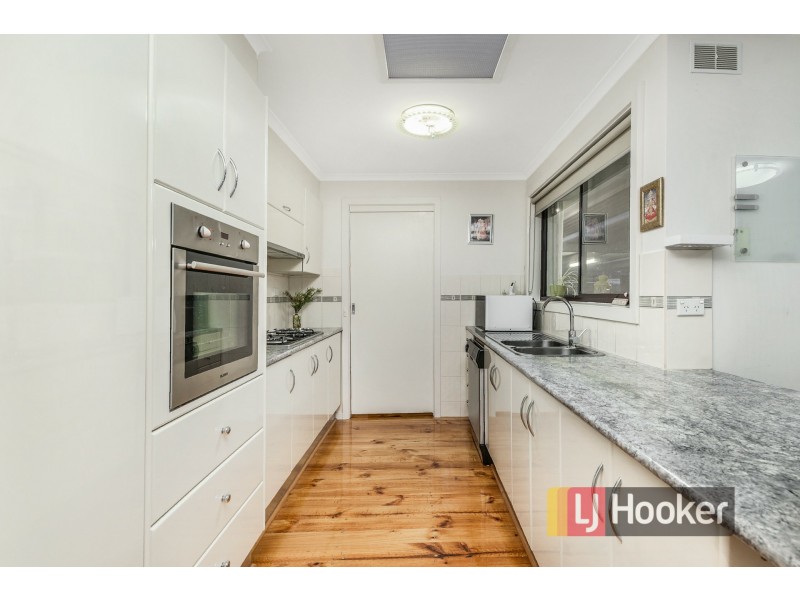 63 Sydney Parkinson Avenue, Endeavour Hills VIC 3802