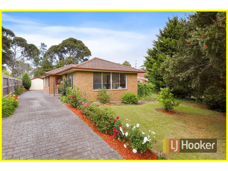 33 Chalcot Drive, Endeavour Hills VIC 3802