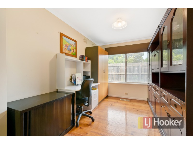 33 Chalcot Drive, Endeavour Hills VIC 3802