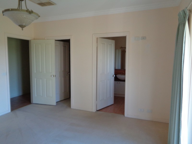 235 Clyde-Five Ways Road, Clyde VIC 3978