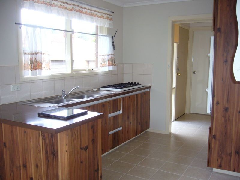 64 Charles Green Avenue, Endeavour Hills VIC 3802