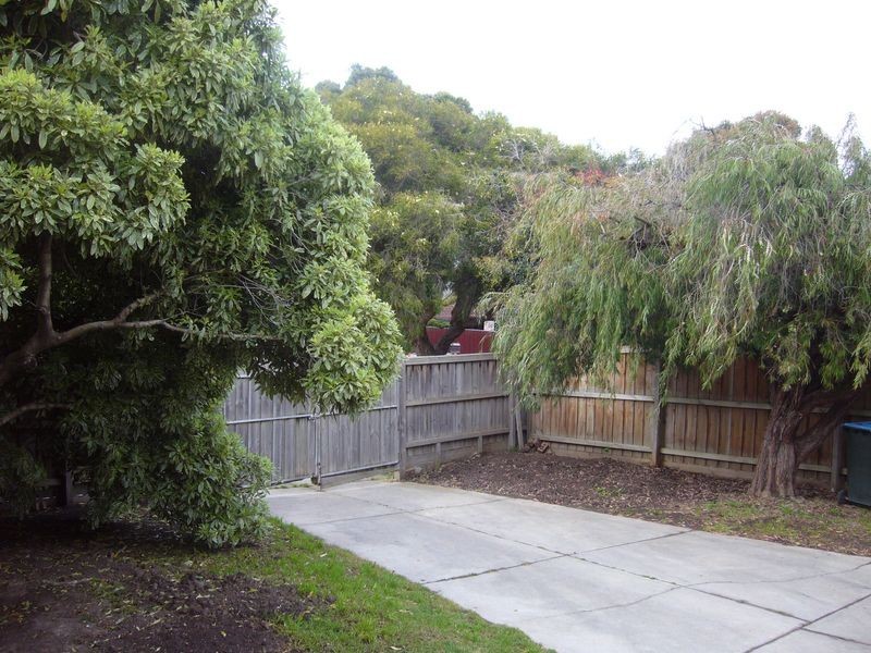 64 Charles Green Avenue, Endeavour Hills VIC 3802