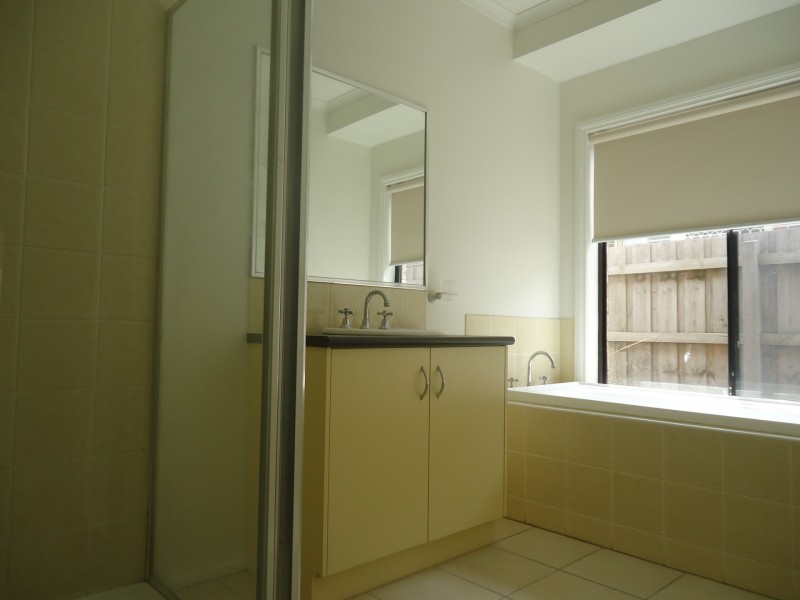 14 Berwick Cranbourne Road, Cranbourne East VIC 3977