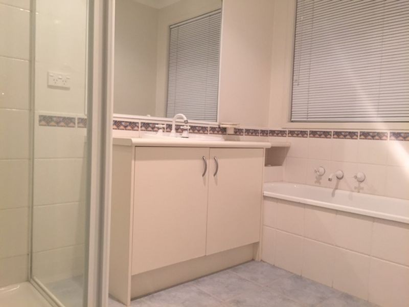 49 Edgbaston Circuit, Berwick VIC 3806