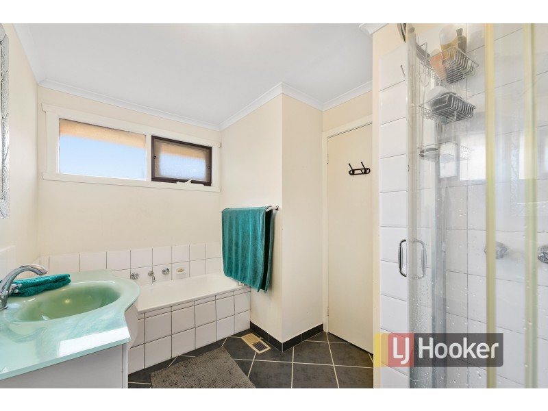 22 Kinkead Crescent, Endeavour Hills VIC 3802