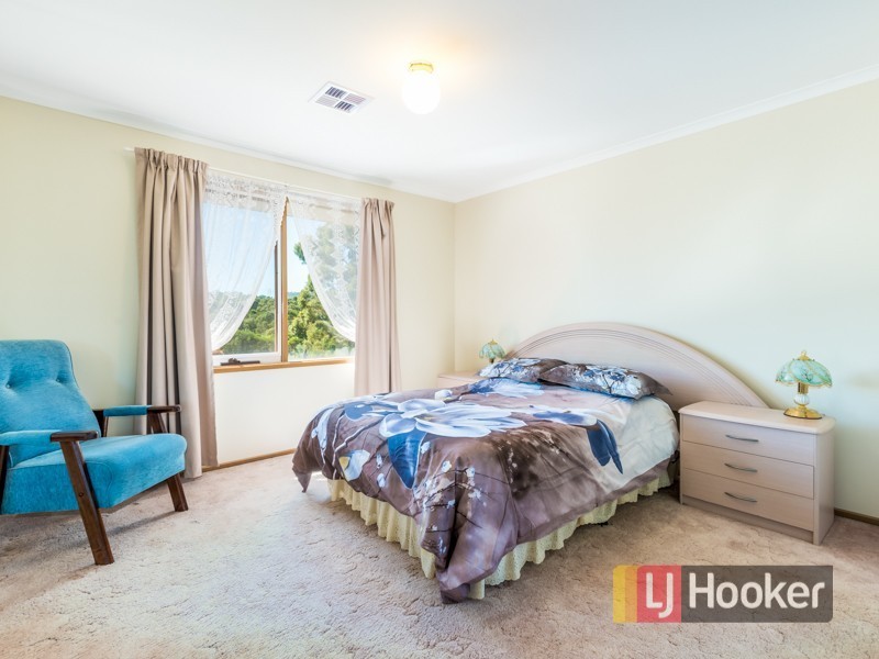 64-66 Kennington Park Drive, Endeavour Hills VIC 3802