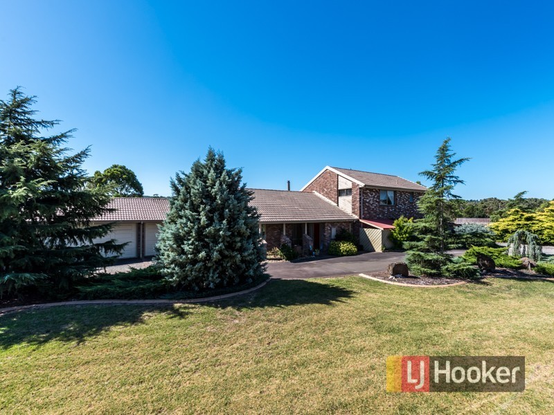 64-66 Kennington Park Drive, Endeavour Hills VIC 3802