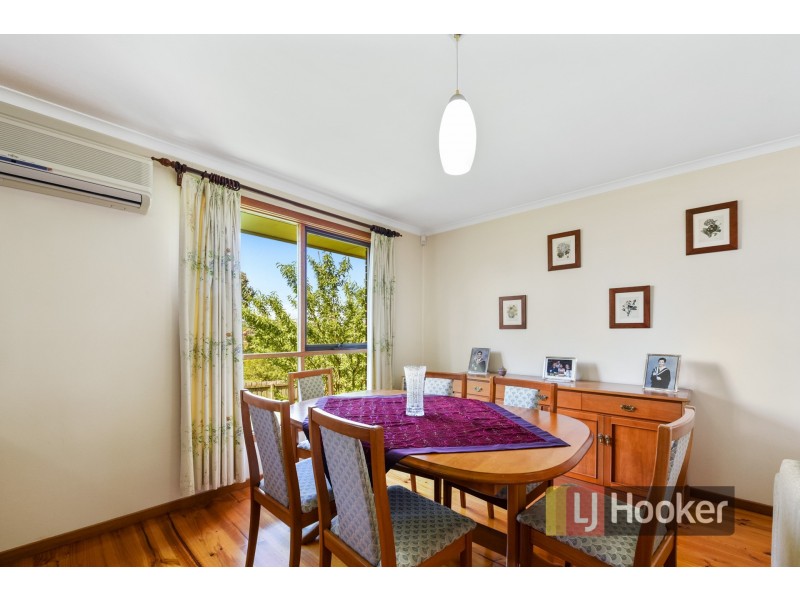 42 Singleton Drive, Endeavour Hills VIC 3802