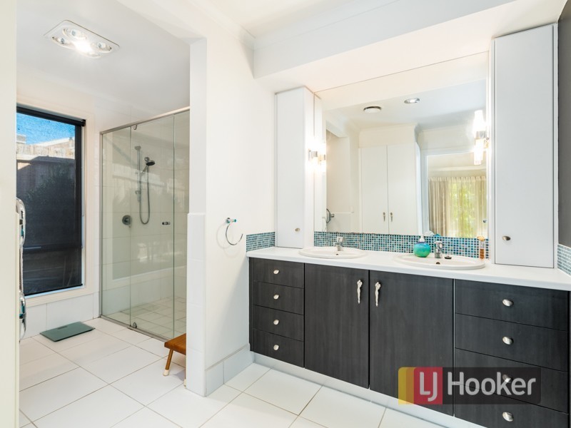 68-70 Kennington Park Drive, Endeavour Hills VIC 3802