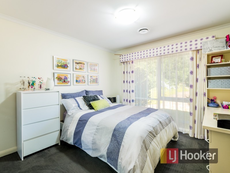 68-70 Kennington Park Drive, Endeavour Hills VIC 3802