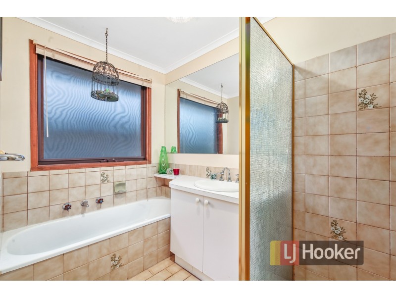 1 Sydney Parkinson Avenue, Endeavour Hills VIC 3802