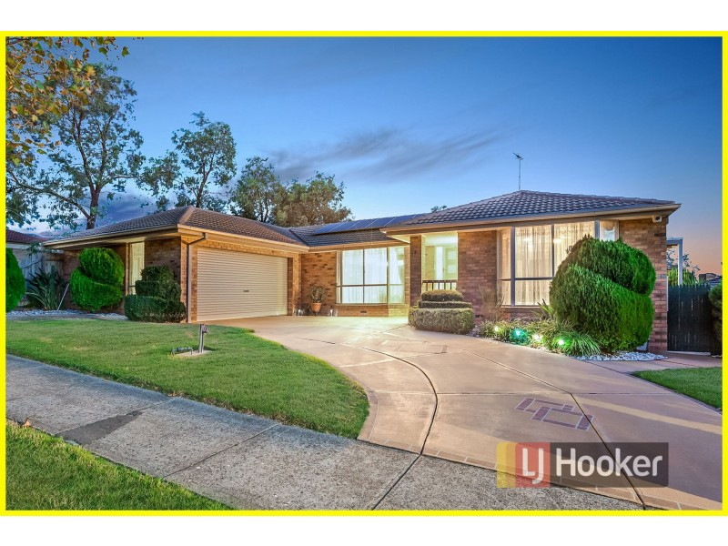 19 Barnsley Drive, Endeavour Hills VIC 3802