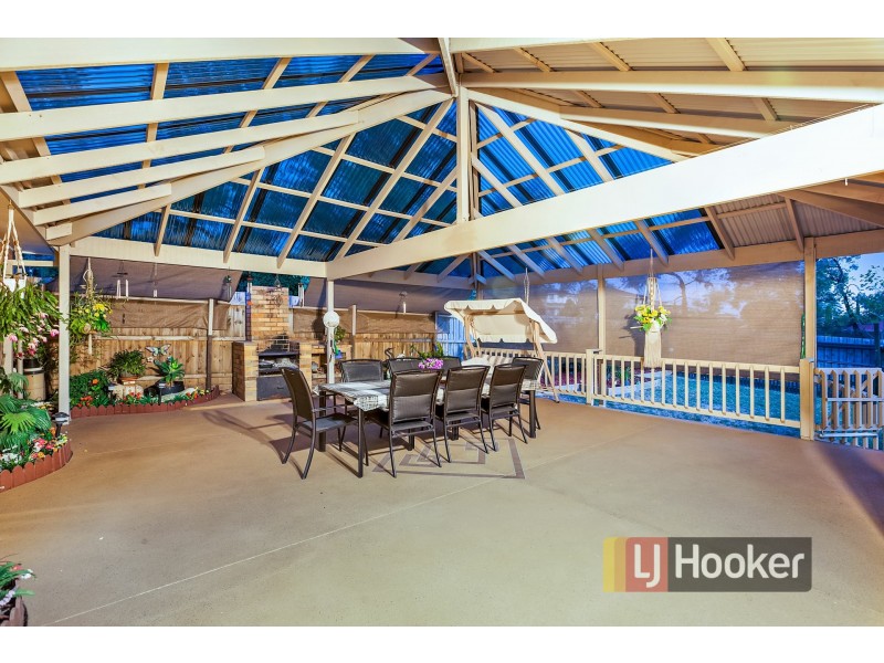 19 Barnsley Drive, Endeavour Hills VIC 3802