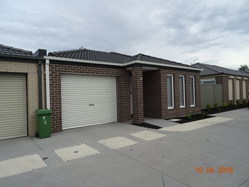 17 Renlik Circuit, Cranbourne VIC 3977