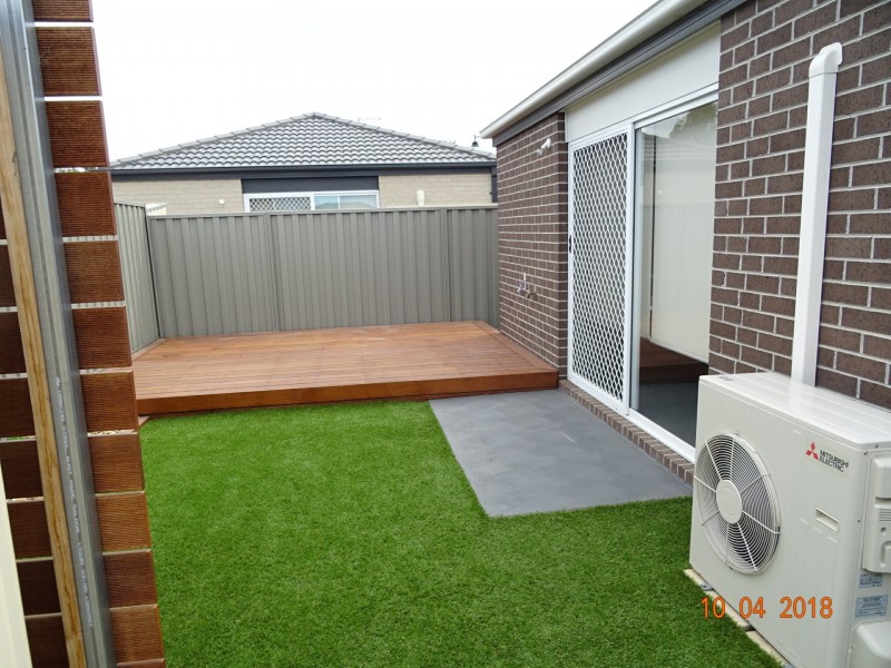 17 Renlik Circuit, Cranbourne VIC 3977