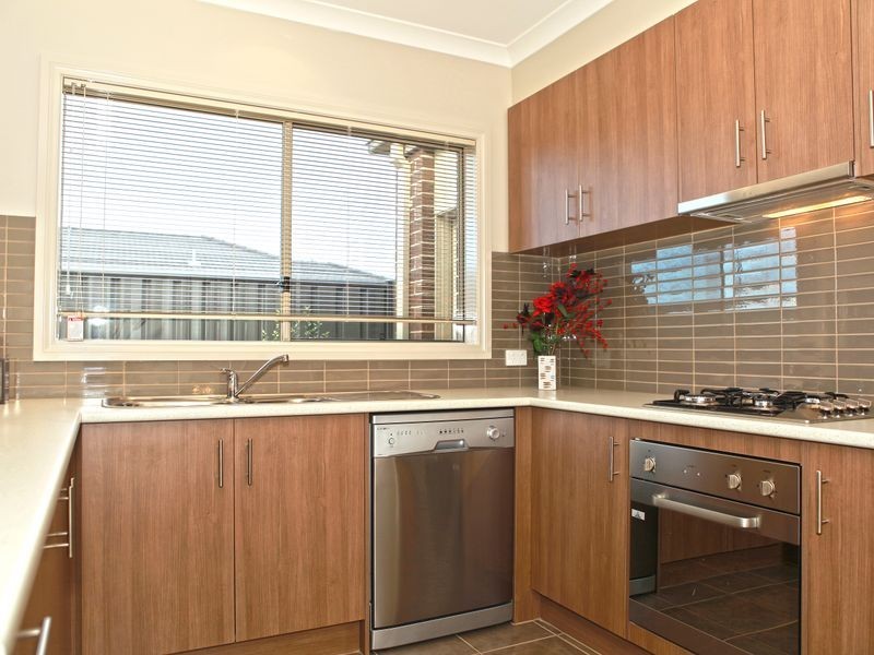 28 Chantaney Parade, Cranbourne VIC 3977