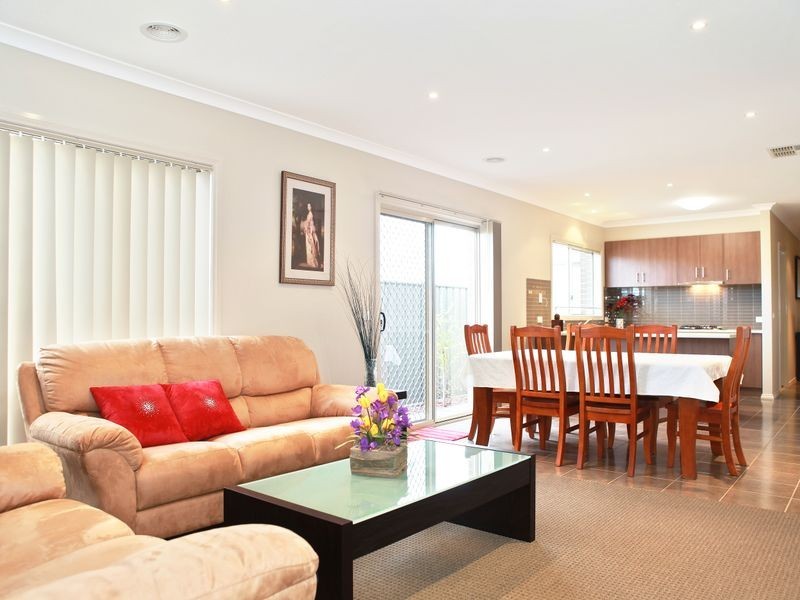 28 Chantaney Parade, Cranbourne VIC 3977