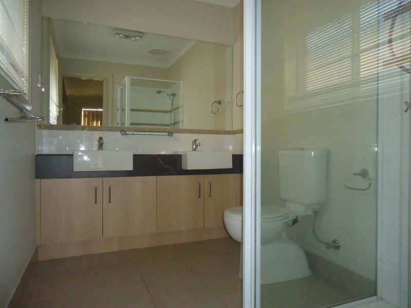 17 Black Caeser Drive, Cranbourne East VIC 3977