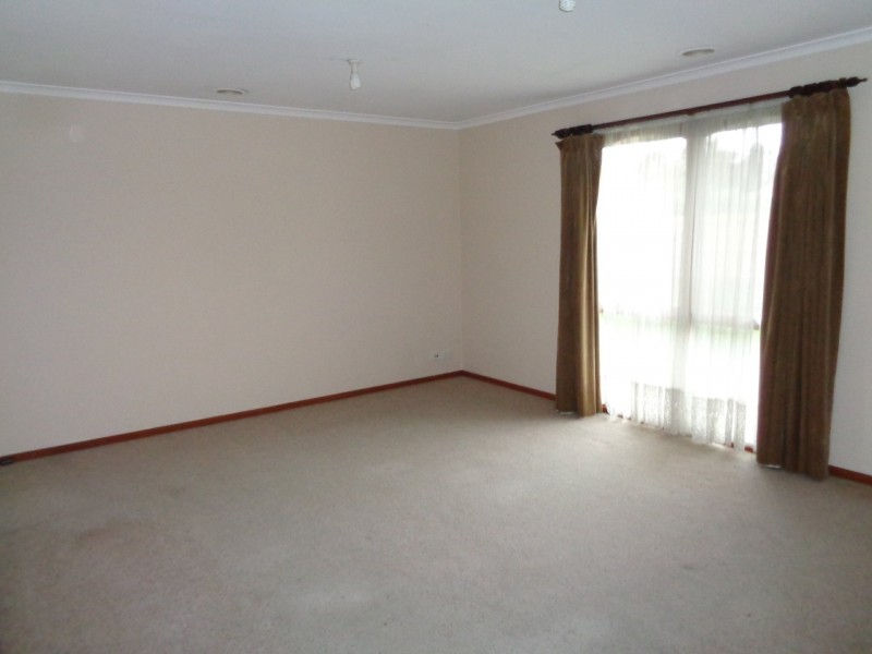 35 Saxonwood Drive, Narre Warren VIC 3805